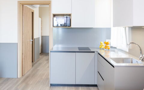 Garda 54: Evier, Cabinetry, Évier, Comptoir, Robinet, Bâtiment, Luminaire Plomberie, Cuisine, Bois