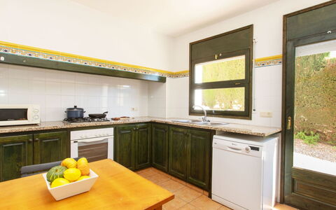 Port del Rei Ii: Cabinetry, Comptoir, Meubles, Evier, Appareil De Cuisine, Bâtiment, Plante, Cuisinière, Cuisine, Électroménager