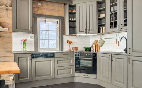 Saanaloma: Bois, Sol, Cabinetry, Cuisine, Placard, Tache De Bois, Tiroir, Appareil De Cuisine, Comptoir