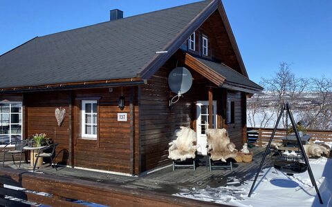 Saanaloma: Fenêtre, Bois, Maison, Siding, Toit, Chalet, Domicile, Porte, Cabane En Rondins, Porche