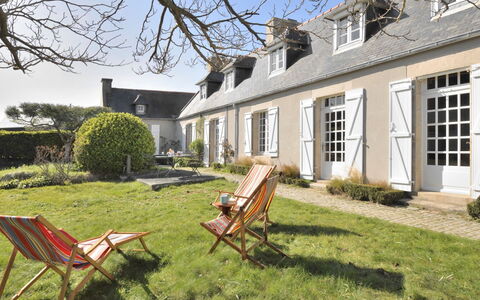 Ker Vignan: Plante, Ciel, Fenêtre, Bâtiment, Lot Terre, Architecture, Herbe, Maison, Arbre, Ombre