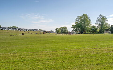 Dvonta - 170M from the Sea: Maison, Domicile, Toit, Chalet, Biens, Aménagement Paysager, Batiments Jardin, Siding, Ferme