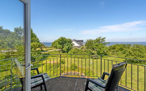 Dvonta - 170M from the Sea: Toit, Domicile, Porte, Chalet, Ombre, Siding, Cour, Biens, Arrière-Cour