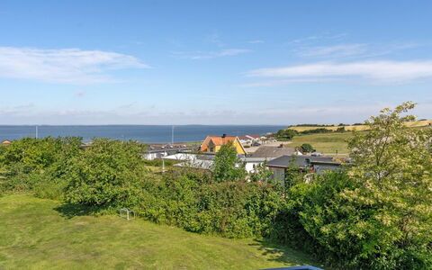 Dvonta - 170M from the Sea: Toit, Domicile, Porte, Chalet, Ombre, Siding, Cour, Biens, Arrière-Cour