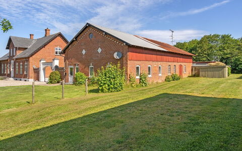 Dvonta - 170M from the Sea: Toit, Domicile, Porte, Chalet, Ombre, Siding, Cour, Biens, Arrière-Cour