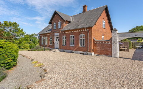 Dvonta - 170M from the Sea: Toit, Domicile, Porte, Chalet, Ombre, Siding, Cour, Biens, Arrière-Cour