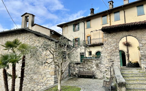 La Cascina: Table, Meubles, Ciel, Propriété, Fenêtre, L'Eau, Bâtiment, Plante, Chaise, Design Intérieur