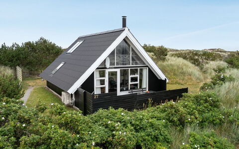 Fani - 200M from the Sea: Domicile, Zone Résidentielle, Maison, Chalet, Toit, Lot Terre, Siding, Jardin, Biens, Pelouse