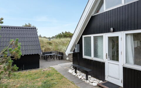 Fani - 200M from the Sea: Domicile, Zone Résidentielle, Maison, Chalet, Toit, Lot Terre, Siding, Jardin, Biens, Pelouse