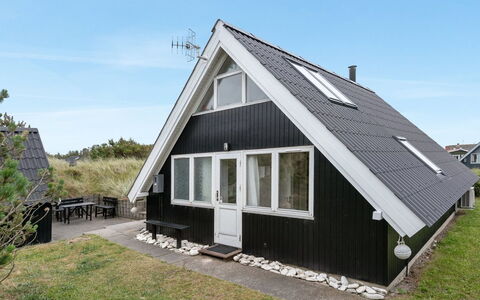 Fani - 200M from the Sea: Domicile, Zone Résidentielle, Maison, Chalet, Toit, Lot Terre, Siding, Jardin, Biens, Pelouse