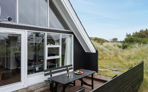Fani - 200M from the Sea: Domicile, Zone Résidentielle, Maison, Chalet, Toit, Lot Terre, Siding, Jardin, Biens, Pelouse