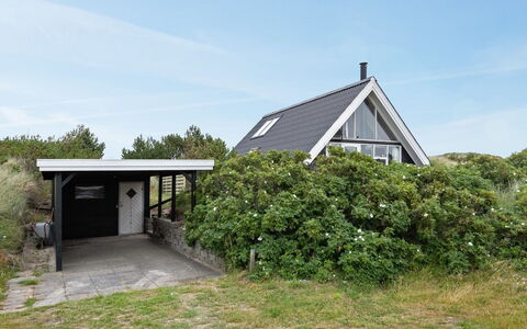 Fani - 200M from the Sea: Domicile, Zone Résidentielle, Maison, Chalet, Toit, Lot Terre, Siding, Jardin, Biens, Pelouse