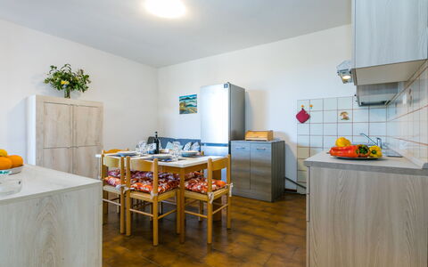 Appartamento la Cecinese: Ciel, Bâtiment, Neige, Maison, Fenêtre, Arbre, Pente, Porte, Gelé, Chalet