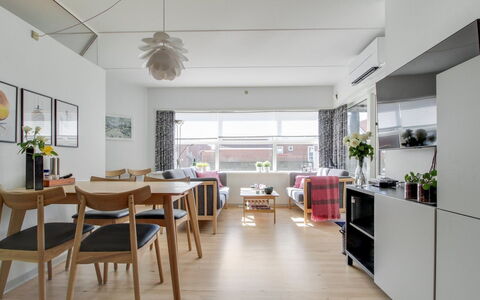 Jaakko - 100M from the Sea: Toit, Maison, Domicile, Chalet, Porte, Siding, Plate-Forme, Porche, Planche, Dur