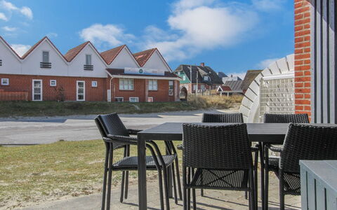 Jaakko - 100M from the Sea: Toit, Maison, Domicile, Chalet, Porte, Siding, Plate-Forme, Porche, Planche, Dur