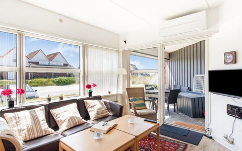 Milly - 100M from the Sea: Meubles, Design Intérieur, Sol, Bois, Sol, Plafond, Parquet, Chaise, Table, Éclairage