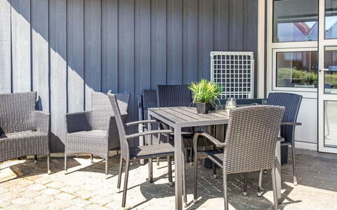 Milly - 100M from the Sea: Meubles, Design Intérieur, Sol, Bois, Sol, Plafond, Parquet, Chaise, Table, Éclairage