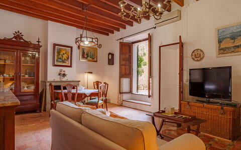 Cas Moliner: Cadre, Meubles, Propriété, Bâtiment, Éclairage, Bois, Design Intérieur, Salon, Confort, Décoration