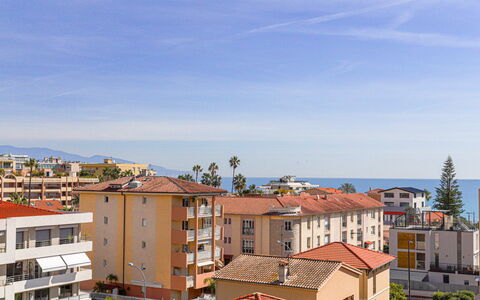 La Plage du Cap: L'Eau, Ciel, Nuage, Ressources En Eau, Montagne, Bleu Azur, Bleu, Cotiers Et Relief Océaniques, La Tour