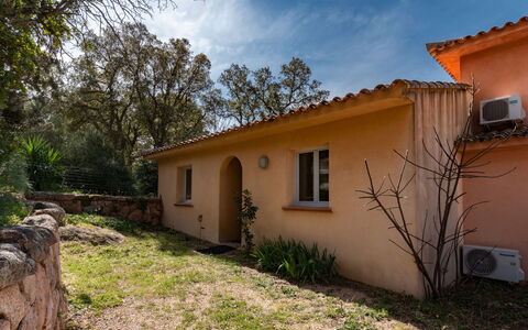 Casa Brigitte: L'Eau, Ciel, Nuage, Ressources En Eau, Montagne, Bleu Azur, Bleu, Cotiers Et Relief Océaniques, La Tour