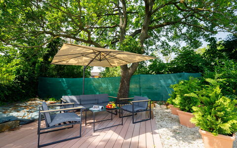 Zen: Plante, Table, Arbre, Ombre, Mobilier De Jardin, Paysage Naturel, Pot De Fleur, Tableau De Plein Air, Chalet, Loisir