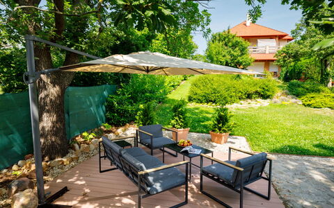 Zen: Plante, Propriété, Arbre, Bâtiment, Ombre, Mobilier De Jardin, Paysage Naturel, Chalet, Loisir, Herbe