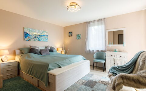 Zen: Meubles, Propriété, Confort, Lampe, Bois, Design Intérieur, Éclairage, Bâtiment, Sol, Lit