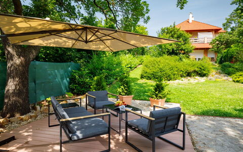 Zen: Plante, Propriété, Meubles, Bâtiment, Ciel, Table, Arbre, Ombre, Mobilier De Jardin, Tableau De Plein Air