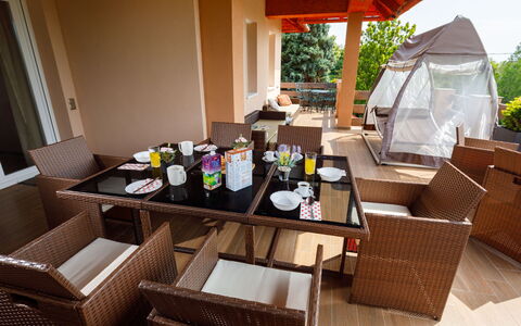Zen: Table, Canapé, Bâtiment, Bois, Salon, Sol, Confort, Sol, Canapé-Lit, Chaise