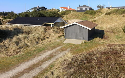 Igilfar - 700M from the Sea: Maison, Domicile, Toit, Chalet, Biens, Aménagement Paysager, Batiments Jardin, Siding, Ferme