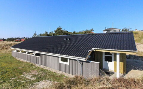 Igilfar - 700M from the Sea: Maison, Domicile, Toit, Chalet, Biens, Aménagement Paysager, Batiments Jardin, Siding, Ferme
