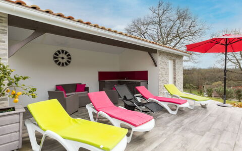 Lesgau: Nuage, Ciel, Propriété, Bâtiment, Meubles, Plante, Confort, Design Intérieur, Ombre, Mobilier De Jardin