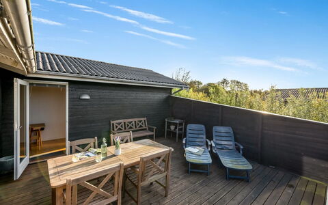 Awer - 300M to the Fjord: Architecture, Toit, Domicile, Composite, Daylighting, Siding, Allée