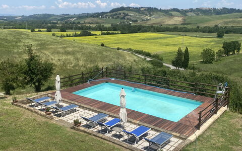 Podere La Sterza: L'Eau, Ciel, Plante, Piscine, Arbre, Nuage, Mobilier De Jardin, Paysage Naturel, Rectangle, Chaise