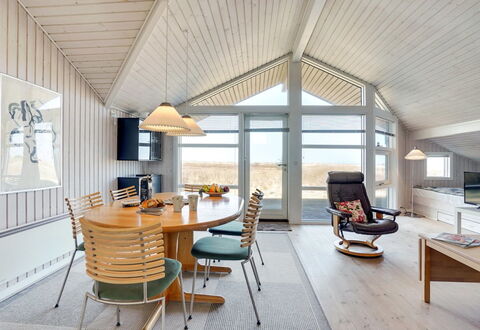 Dania - 300M from the Sea: Plafond, Design Intérieur, Domicile, Meubles, Chaise, Chalet, Salon, Luminaire, Table Cuisine Et Salle A Manger, Daylighting