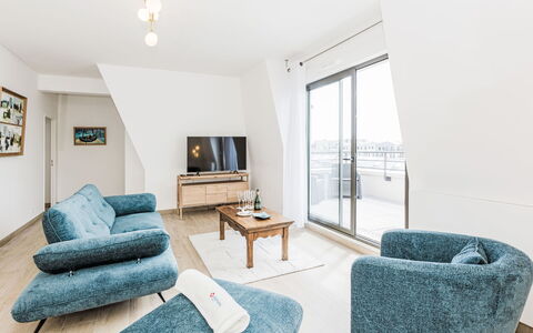 Dinard 219: Meubles, Appartement, Chaise, Salon, Hôtel, Canapé, Appartement Penthouse, Daylighting, Parquet