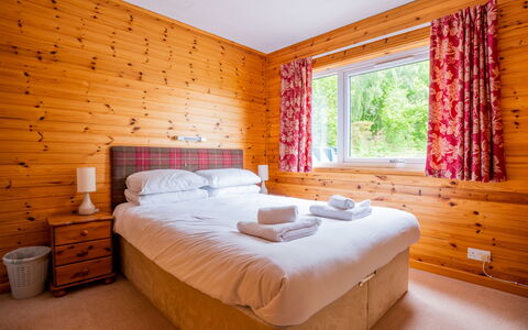 Drumnadrochit 120: Propriété, Meubles, Bâtiment, Fenêtre, Confort, Bois, Textile, Design Intérieur, Ombre