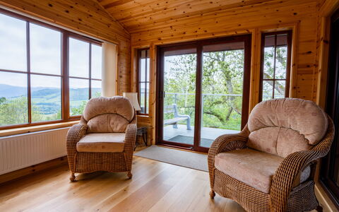 Drumnadrochit 121: Meubles, Propriété, Bâtiment, Plante, Fenêtre, Confort, Bois, Design Intérieur, Arbre