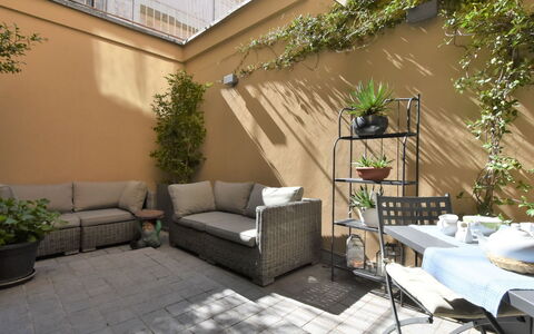 Brera Terrace Apartment: Ciel, Plante, Nuage, La Nature, Arbre, Paysage Naturel, Lot Terre, Paysage, Loisir, Herbe