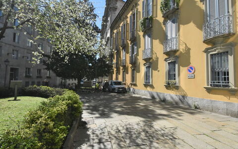 Brera Terrace Apartment: Ciel, Plante, Nuage, La Nature, Arbre, Paysage Naturel, Lot Terre, Paysage, Loisir, Herbe