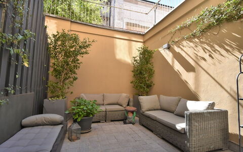 Brera Terrace Apartment: Ciel, Plante, Nuage, La Nature, Arbre, Paysage Naturel, Lot Terre, Paysage, Loisir, Herbe