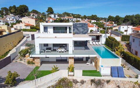 La Haya: L'Eau, Plante, Propriété, Bâtiment, Piscine, Ciel, Bleu Azur, Vert, La Nature, Arbre
