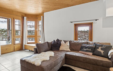 Schweizerhof 501 Mü: Marron, Meubles, Propriété, Bois, Design Intérieur, Canapé, Ombre, Architecture, Confort, Salon