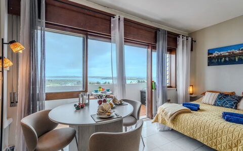 Alvor Bay Dream: Meubles, Design Intérieur, Sol, Appartement, Pièce, Lit, Chambre, Recours, Hôtel, Chaise
