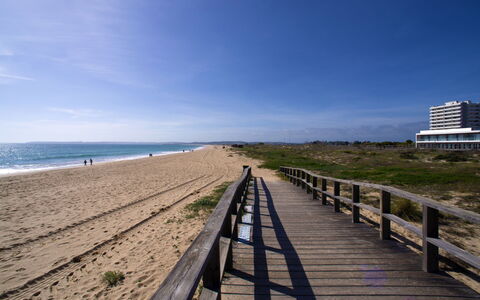 Alvor Bay Dream: Plante, L'Eau, Ciel, Bâtiment, Bleu, Bois, Ombre, Condominium, Loisir, Immobilier