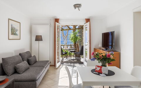 Casa la Palma: Meubles, Table, Propriété, Plante, Cadre, Design Intérieur, Sol, Fleur, Sol, Bois