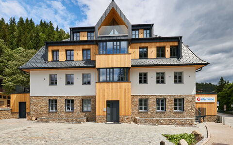 Pec Pod Snezkou 140: Nuage, Ciel, Bâtiment, Plante, Fenêtre, Arbre, Maison, Façade, Toit, Paysage