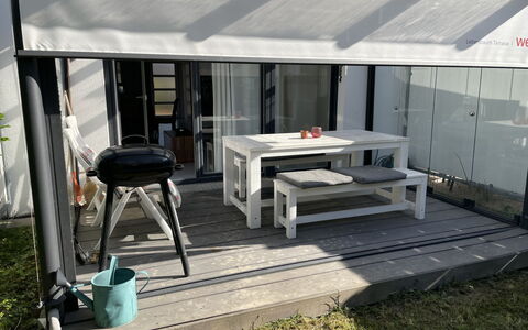 Ferienhaus Breisach: L'Eau, Ciel, Propriété, Plante, Bleu Azur, Piscine, Arbre, Loisir, Ombre, Bâtiment