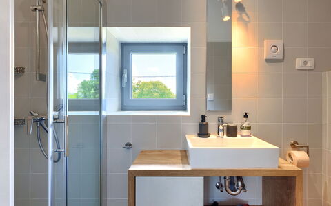 Villa Mirta: Cabinetry, Robinet, Evier, Fenêtre, Comptoir, Bâtiment, Évier, Cuisine, Design Intérieur
