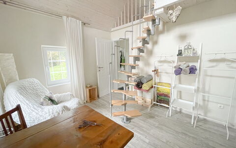 Tiny Lavender House: Meubles, Propriété, Table, Chaise, Bâtiment, Bois, Design Intérieur, Sol, Sol, Dur